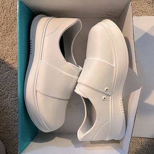 Gales nurse shoes 6.5